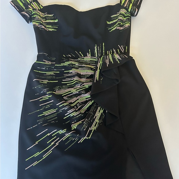 Very flattering beautiful dress for any occasion. Great for holiday season - Picture 7 of 8